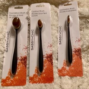 New in package 3 Blending Brushes 1 foundation 1 eyeshadow & 1 for Contour